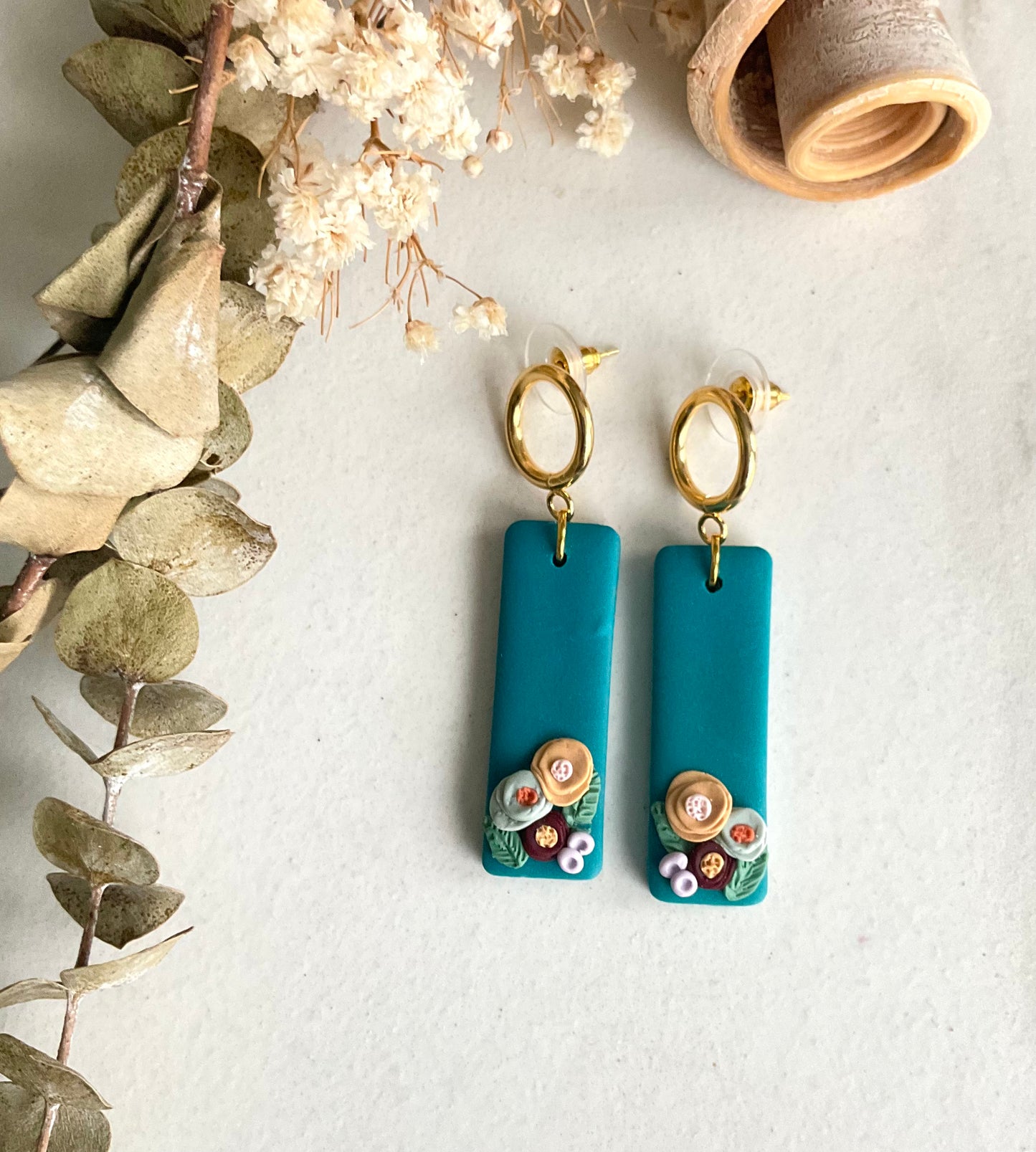 Botanical Simplicity in Multiple Colors with Metal Detail