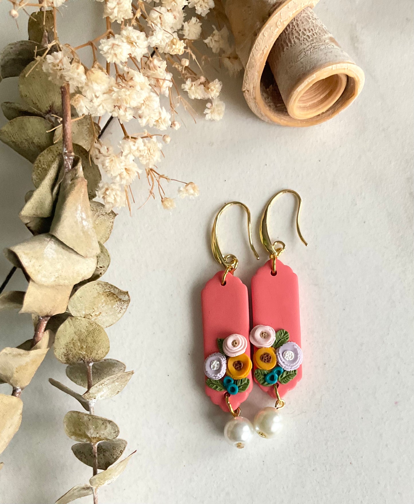 Botanical Simplicity in Multiple Colors with Metal Detail