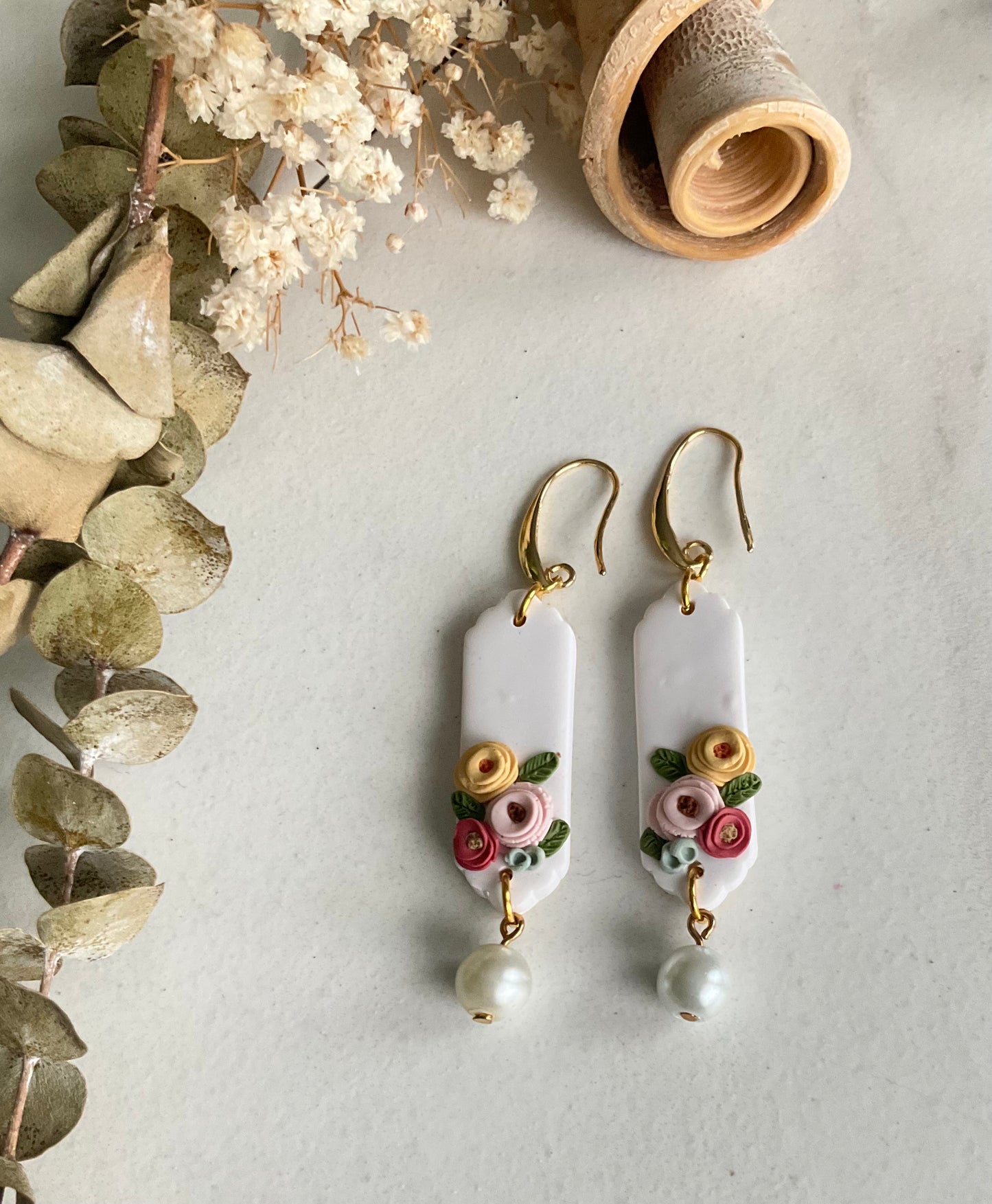 Botanical Simplicity in Multiple Colors with Metal Detail