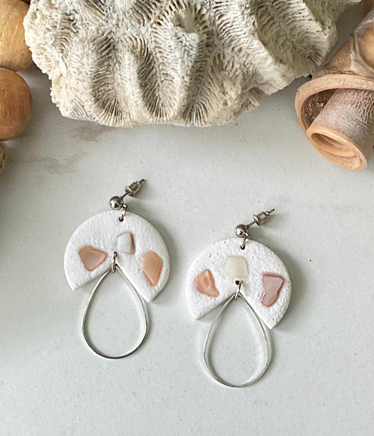 Shell Beach in White with Shell and Metal Detail