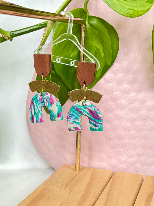 Summer in Multiple Colors with Metal and Wood Detail